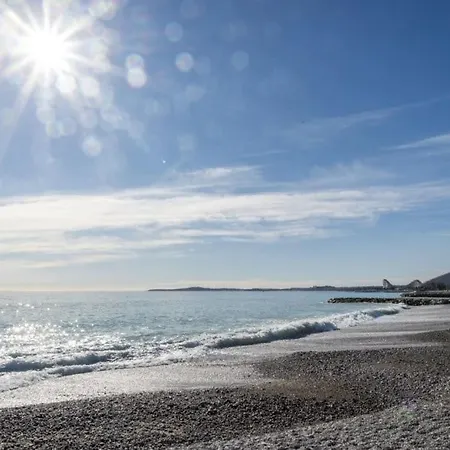 Splendide T2, 200m De La Mer, Climatise, Parking Apartment